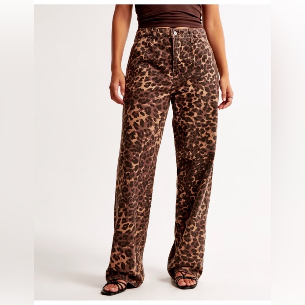 Abercrombie &‎ Fitch Women's Curve Love Mid Rise Slouchy Jean Cheetah 31 short